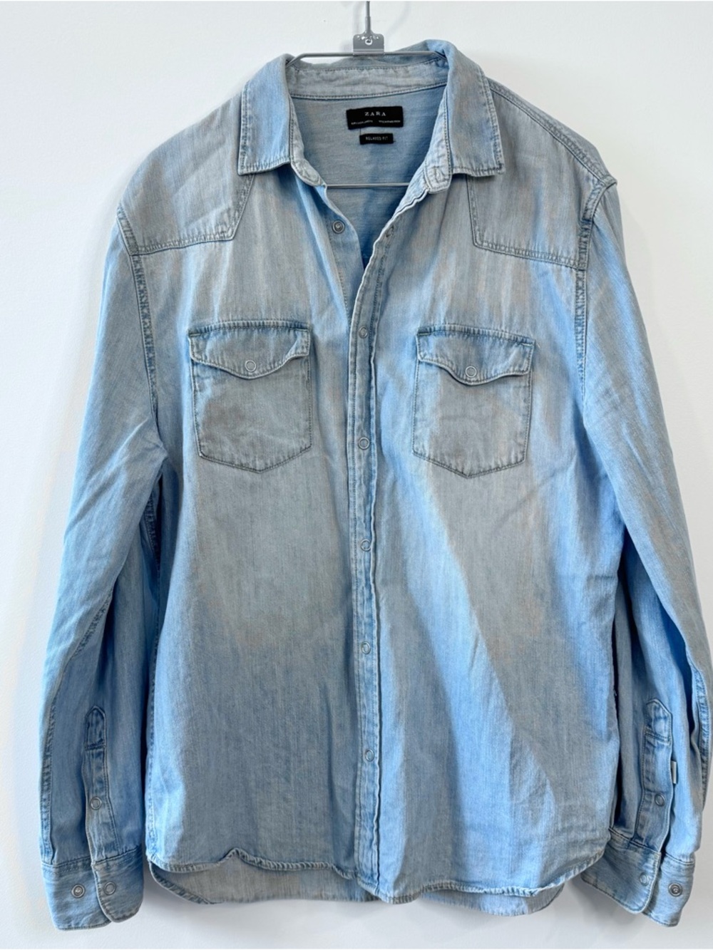 Zara Light Wash Denim Button-Up Shirt / Blue / L